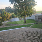 Indaiatuba- condominio Vale das Laranjeiras - Itaici - Terreno 3040,00 ms- construida 220ms - 3 dormitórios, sendo 2 suítes e uma suíte master com closet, além de uma sala ampla com 3 ambientes, Cozinha planejada,, campo de futebol/vôlei, Area de lazer com piscina, espaço gourmet com churrasque