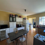 Casa com salão comercial, á venda, em São Carlos-SP.