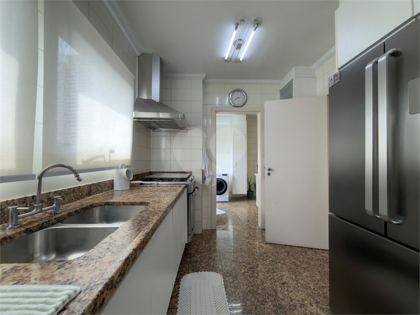 Apartamento com 190 metros 3 suítes 4 vagas de garagem