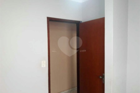 Casa térrea para venda, com 2 dormitórios, sendo 1 suíte.