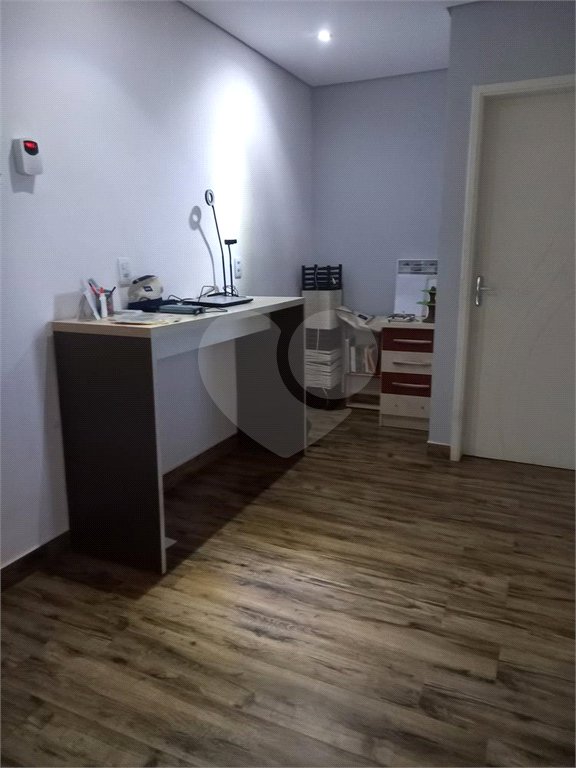 Sobrado à venda com 5 quartos, sendo 3 suítes, em Residencial Jatobás, Louveira, SP