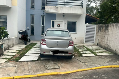 Casa à venda com 3 quartos, sendo 1 suíte, no condomínio New Village, Cotia - SP