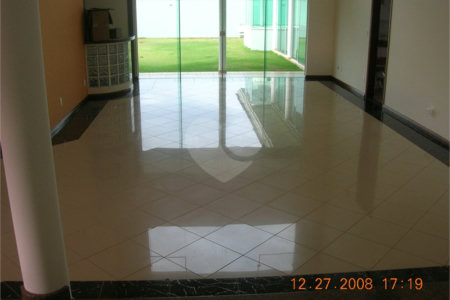 Casa no Condomínio Damha I