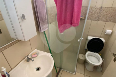 Casa e sala comercial na Vila Jacobucci