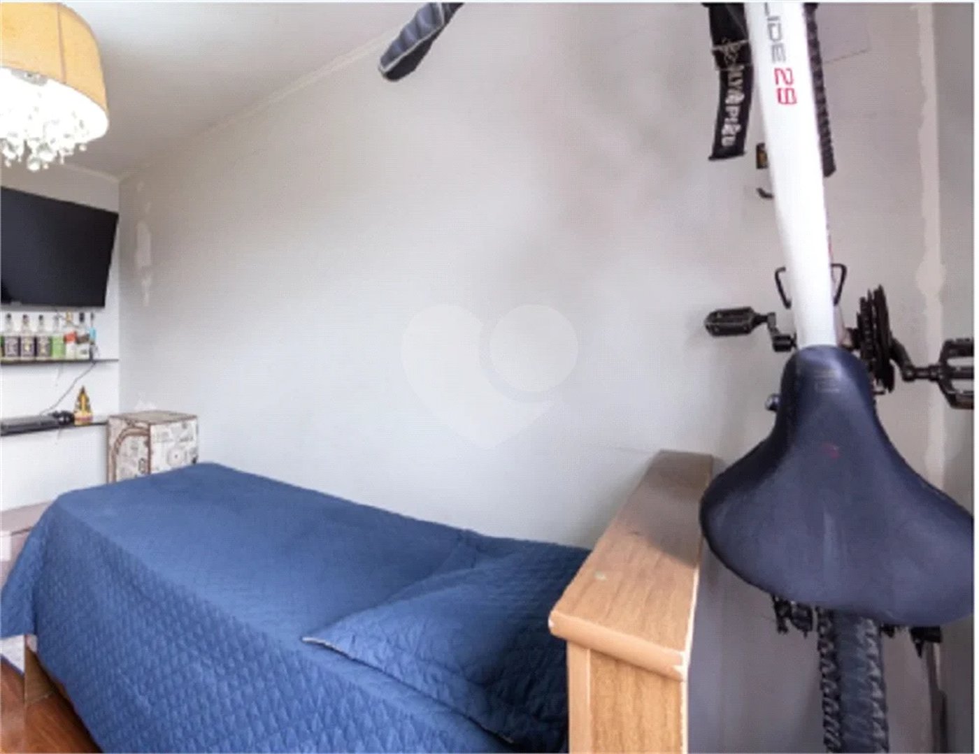 Apartamento na Mooca de 2 dormitórios, sala cozinha e banheiro, com portaria, academia e portaria.