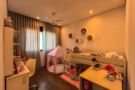 Casa à venda com 4 quartos, sendo 3 suítes, no condomínio Vintage, Cotia - SP