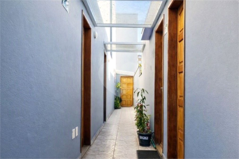 Prédio com Renda no Jabaquara - 773 m2 sendo 13 Studios, Salão Comercial e 22 vagas de garagem!