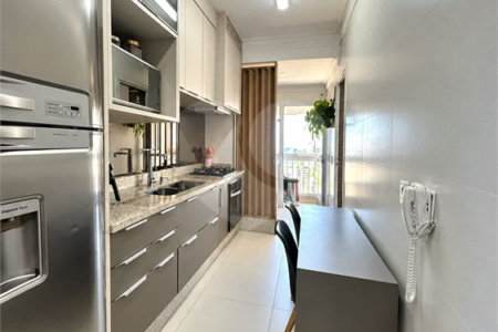 Apartamento de 127 m² em andar alto, com vista livre, 3 suítes planejadas, sacada gourmet envidraçada, 2 vagas e lazer completo, próximo ao Shopping Golden Square e à Avenida Kennedy.