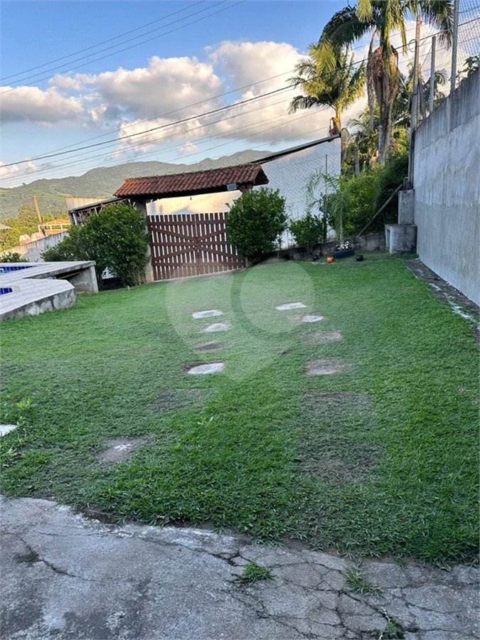 Sítio encantador em Nazaré Paulista – 1.000 m² de terreno, piscina e varanda gourmet
