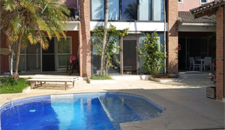 Casa à venda com 9 quartos, sendo 8 suítes,  no condomínio Village Elisabete, Rio de Janeiro - RJ