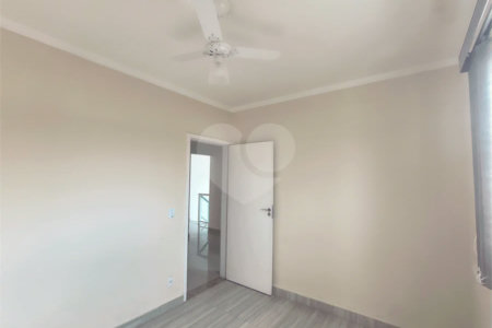 Casa com Suíte Master, Closet, Piscina e Espaço Gourmet Próxima ao Parque Ecológico- 03 quartos -com quintal