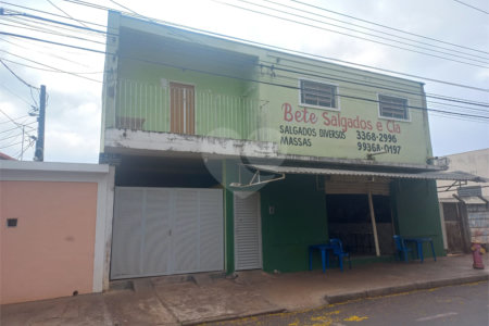 Sobrado para venda.