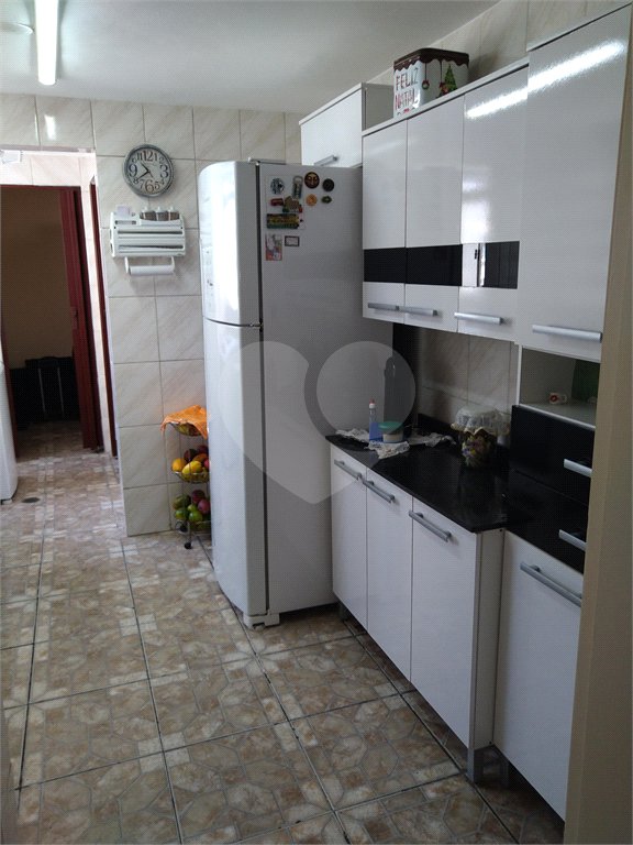 Apartamento duplex, espaçoso, ensolarado. Ideal para uma bela modernização.