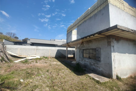 Terreno 810 metros à venda em Atibaia com projeto aprovado exclusivo de alto padrão com construção inacabada