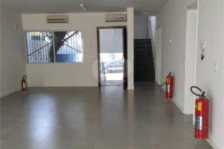 Casa Comercial na Vila Mariana, 400m², próximo metrô, 3 vagas, locação e venda