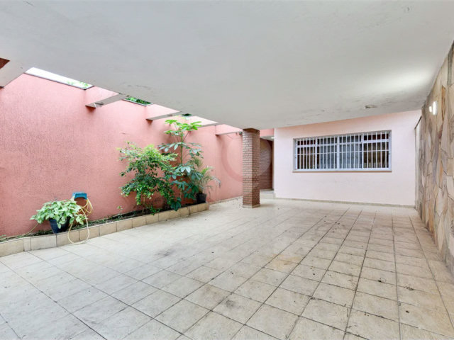 Sobrado à venda com 4 quartos, sendo 1 suíte,  em Interlagos, São Paulo, SP