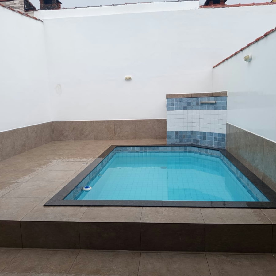 🌊✨ Oportunidade Única na Praia Grande – Casa Nova com Piscina a Apenas 390m do Mar! ✨🌊