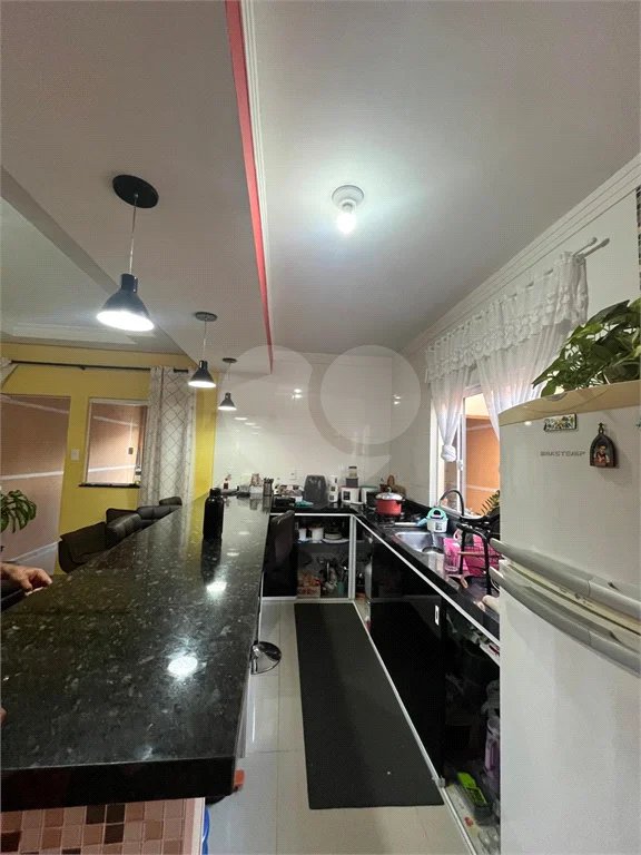 Casa ampla no bairro Terra Rica com 3 pavimentos e excelente estrutura.