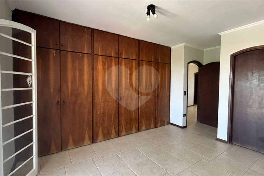 Venda Casa com 4 Dormitórios no Parque Santa Cecília