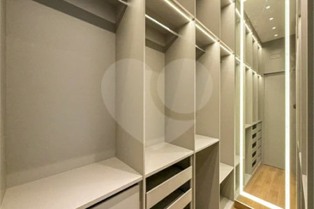 Indaiatuba - Condominio Sapezal - R$ 2.400.000,00 - Área Total 360,00 m² - Área Construída 213,32 m² - TÉRREA - 03 suítes sendo a master com closet; - Escritório; Lavabo; Cozinha com cooktop e planejados; Gourmet com churrasqueira; Ambientes preparados para ar condicionado; Piscina com cascata,
