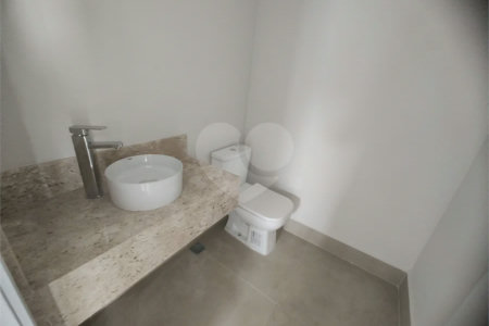 Casa exclusiva em Atibaia de alto padrão com 3 suítes, piscina, espaço gourmet, condomínio fechado, aceita financiamento