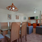 APARTAMENTO 2 QUARTOS (+1 REV.) MOBILIADO P/ALUGAR NO GUARUJÁ/PITANGUEIRAS 96m2 VISTA MAR