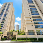 Apartamento de 106 m² no Auge Home Resort, porteira fechada, com 3 dormitórios, 1 suíte, varanda gourmet, 2 vagas, depósito e lazer completo.