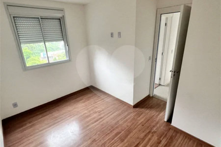 Apartamento com 2 dormitórios , à venda em Itaquera.