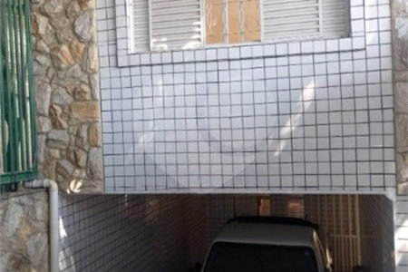 Casa com 400m², 2 dormitórios, 2 vagas de garagem, à venda na Vila Matilde.