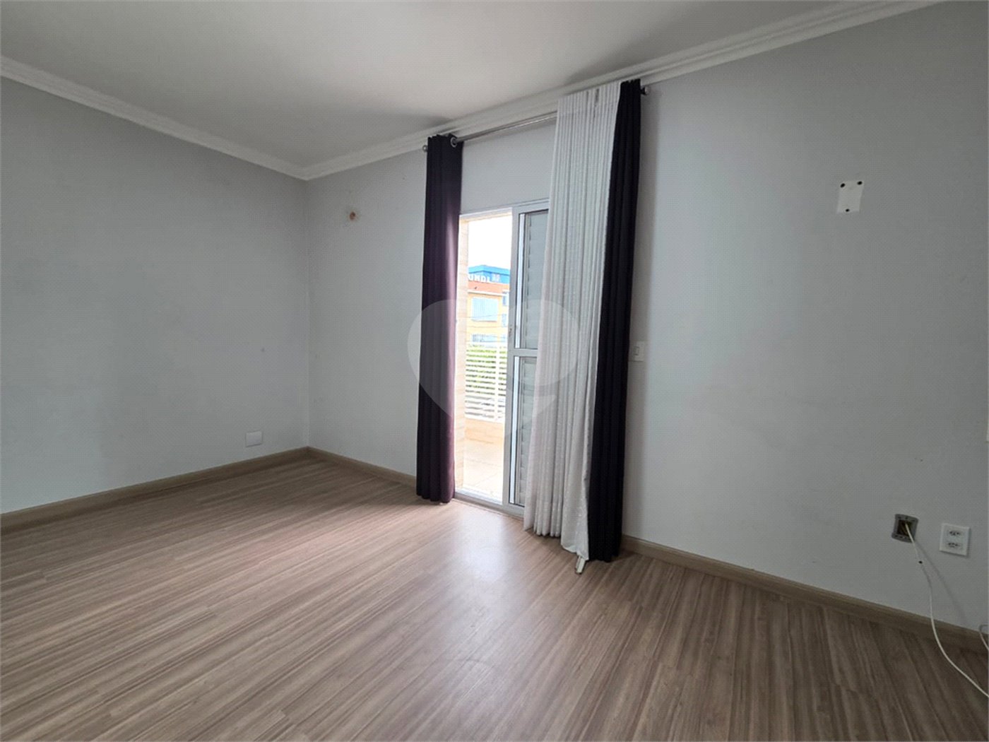 Sobrado Reformado 3 Dorms sendo 1 Suíte e 2 Vagas