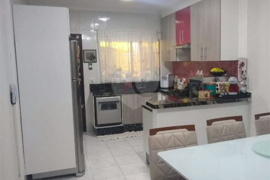 Sobrado à venda com 3 quartos, sendo 1 suíte, em Artur Alvim, São Paulo, SP