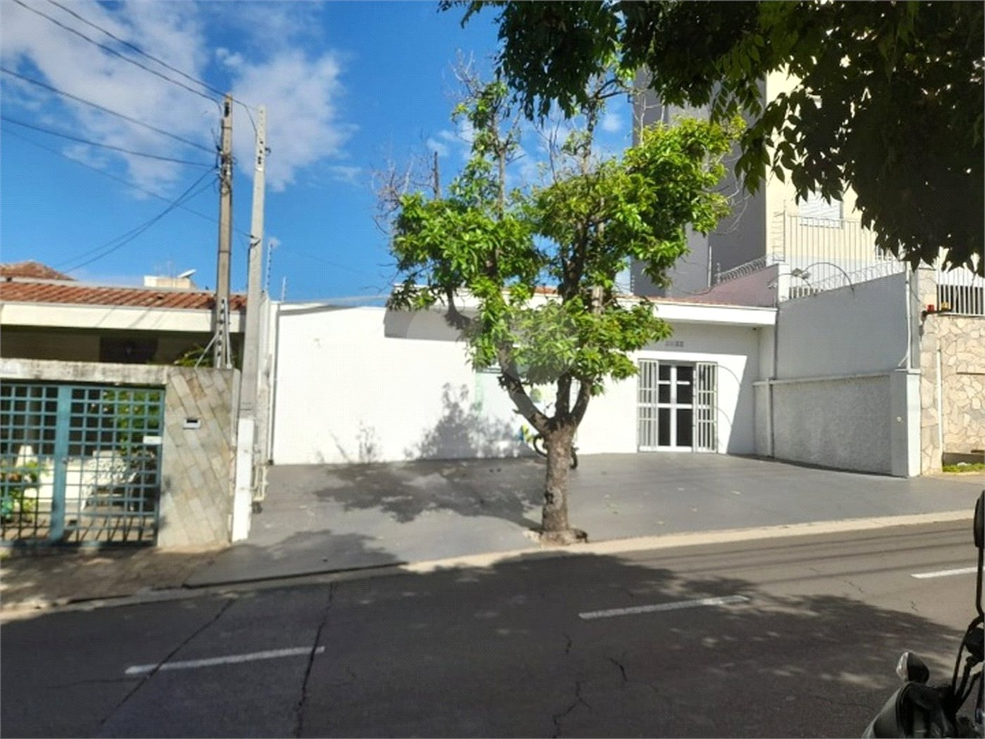 Imóvel Comercial na Rua Episcopal – Localização Estratégica em São Carlos