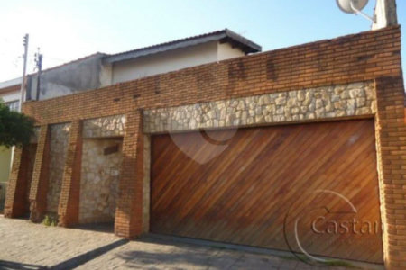 Casa térrea à venda na região da Moóca