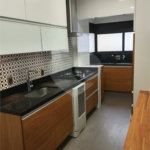 Linda cobertura Duplex om 3 dormitórios, sendo uma suíte com armários e ar condicionado e 2 vagas .