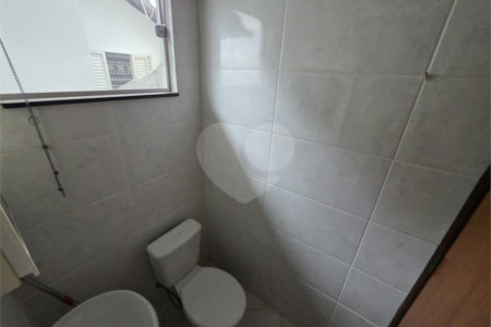 Casa térrea à venda no Douradinho com 2 quartos e edícula com mais dois quartos e 2 banheiros.