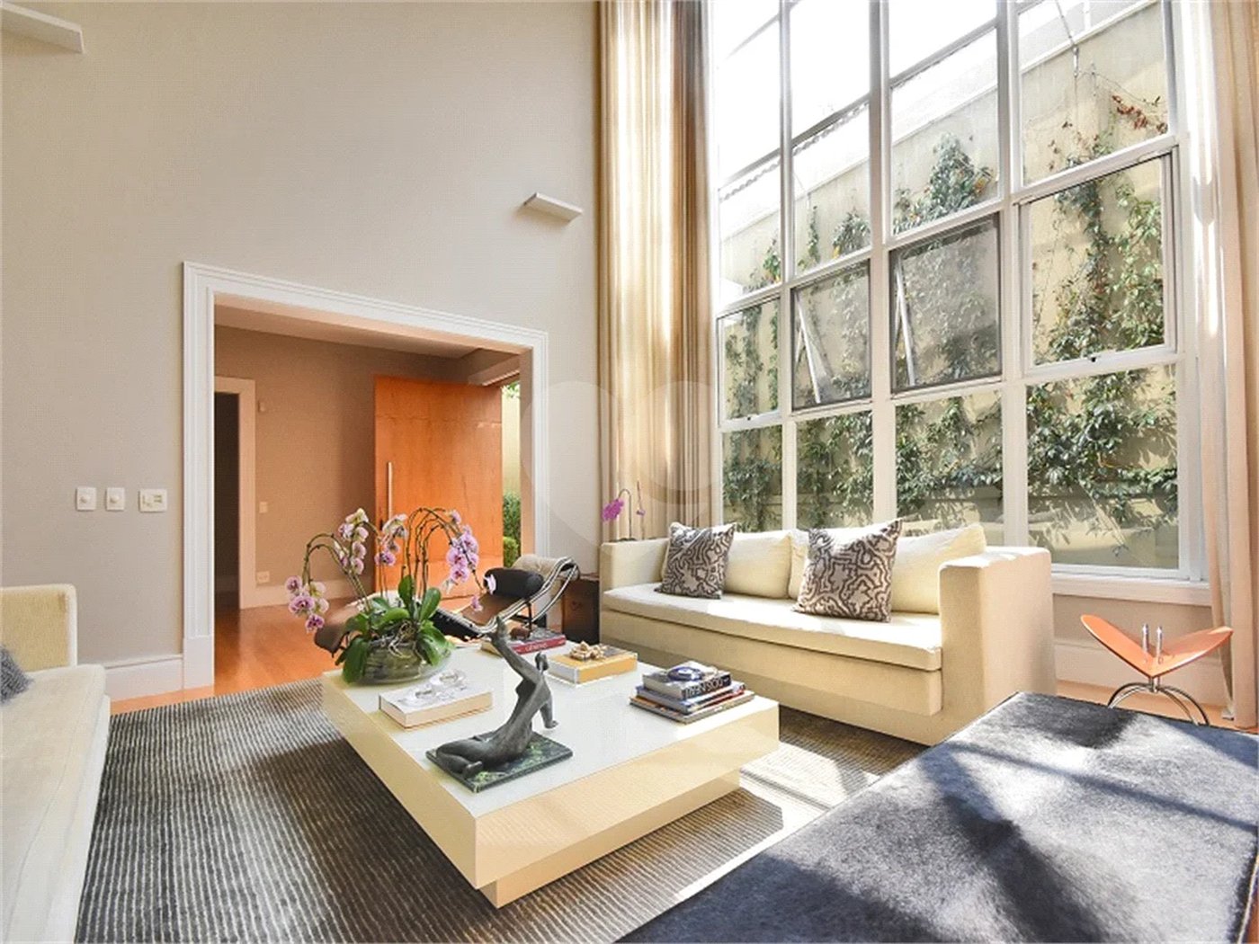 Casa impecável em terreno de 546m2