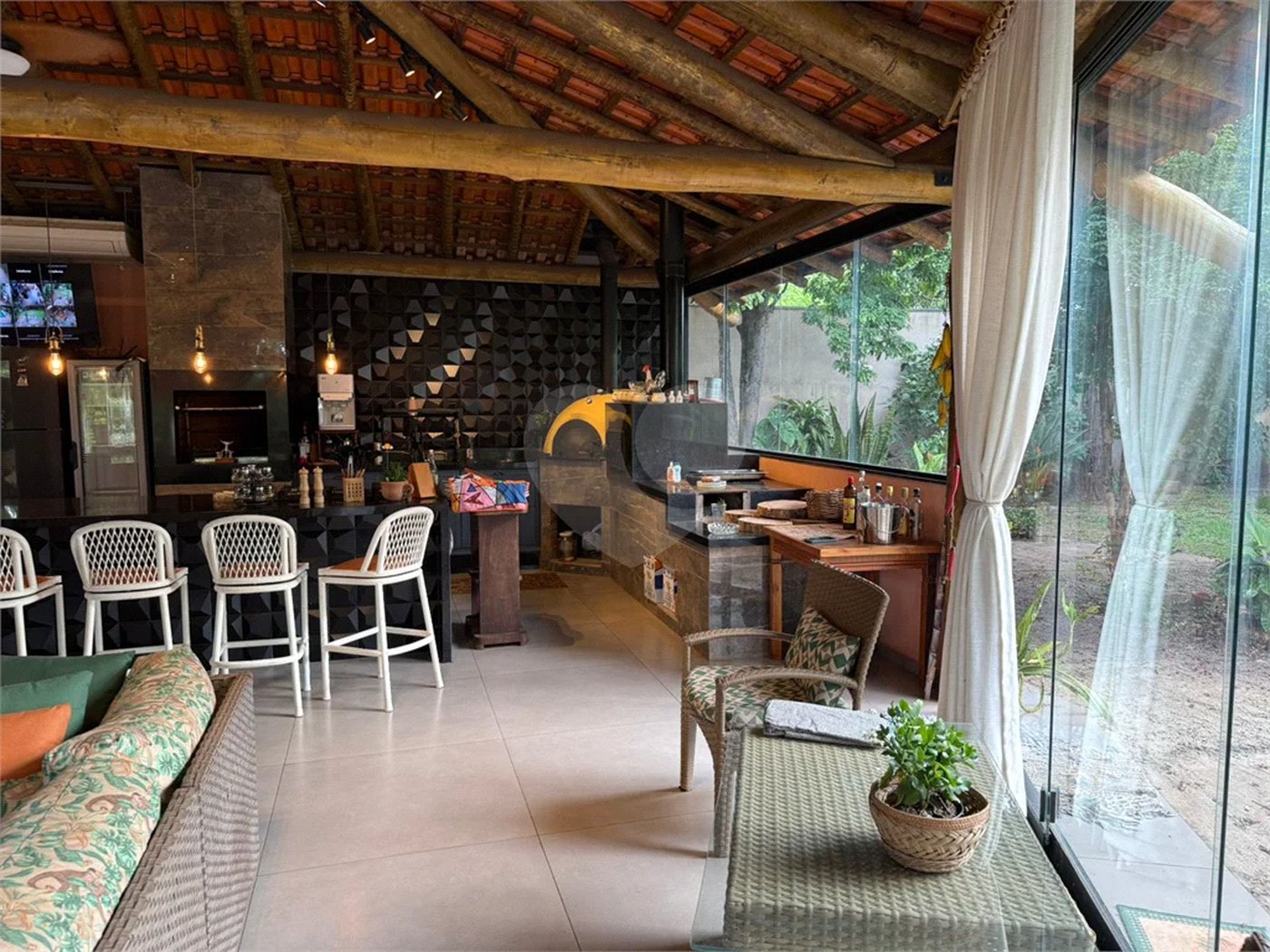Chácara no Unileste, com espaço para eventos e cozinha industrial, na modalidade porteira fechada,
