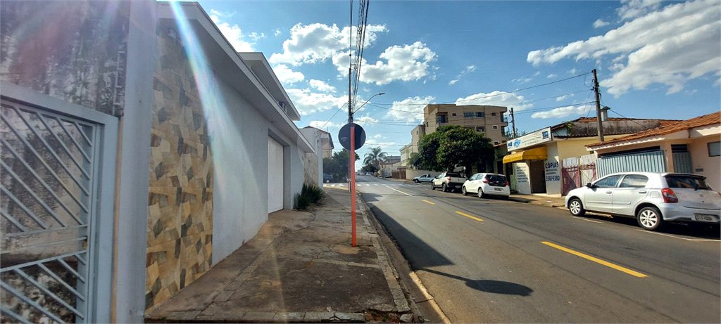 Casa à venda com 5 quartos, sendo 1 suíte, em Jardim Santa Paula, São Carlos, SP