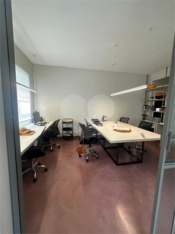 Sala comercial para venda ou locação na Avenida Paulista. 68m2