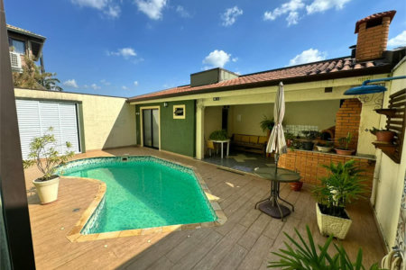 Casa à venda com 3 quartos, sendo 1 suíte, no condomínio Residencial Jardim das Flores 1510, Cotia - SP