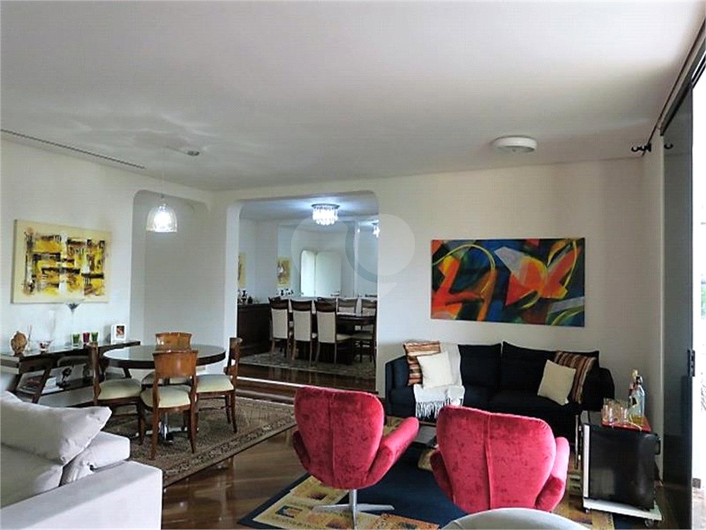 APARTAMENTO UM POR ANDAR!