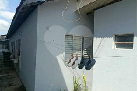 Jardim Morada do Sol- casa de vila- frente- sem vaga de garagem,(garagem pra moto,) - 1 dormitório, wc, cozinha, lavanderia - R$ 1000,00- com iptu- aceita 03 caução, fiador, 08 titulo de capitalização, obs - água e energia compartilhada, Ótima localização, próxima ao distrito i