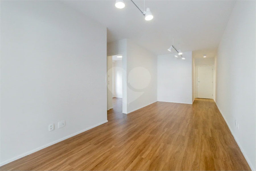 **Apartamento reformado em Higienópolis | 75 m² | 2 dormitórios | 2 banheiros | 1 vaga**
