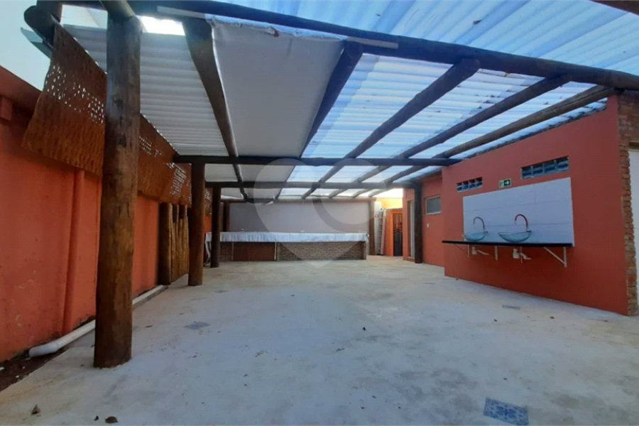 EXCELENTE CASA COMERCIAL EM ESQUINA, OPORTUNA E MAIS QUE ESPECIAL. Venha Conferir.