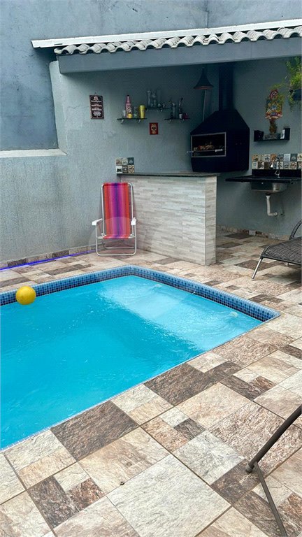 Casa Térrea à Venda com 3 dormitórios em Atibaia/SP