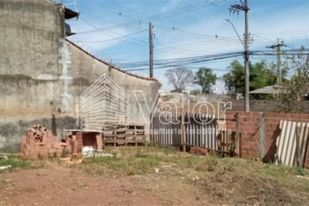 Terreno com 211,60 m² de área total.