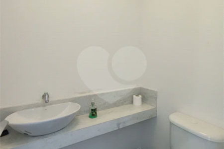 Excelente conjunto comercial para locação com 38 m², 2 salas com varanda e 1 vaga no Ipiranga!