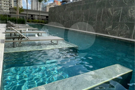 Apartamento mobiliado no Planalto Paulista com 1 dormitório e varanda.