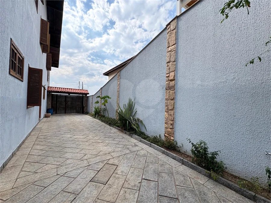 Casa a Venda no Condomínio Vista Alegre - Sede em Vinhedo/SP