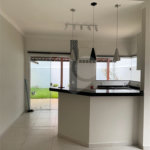 Vende-se casa no Village Damha II